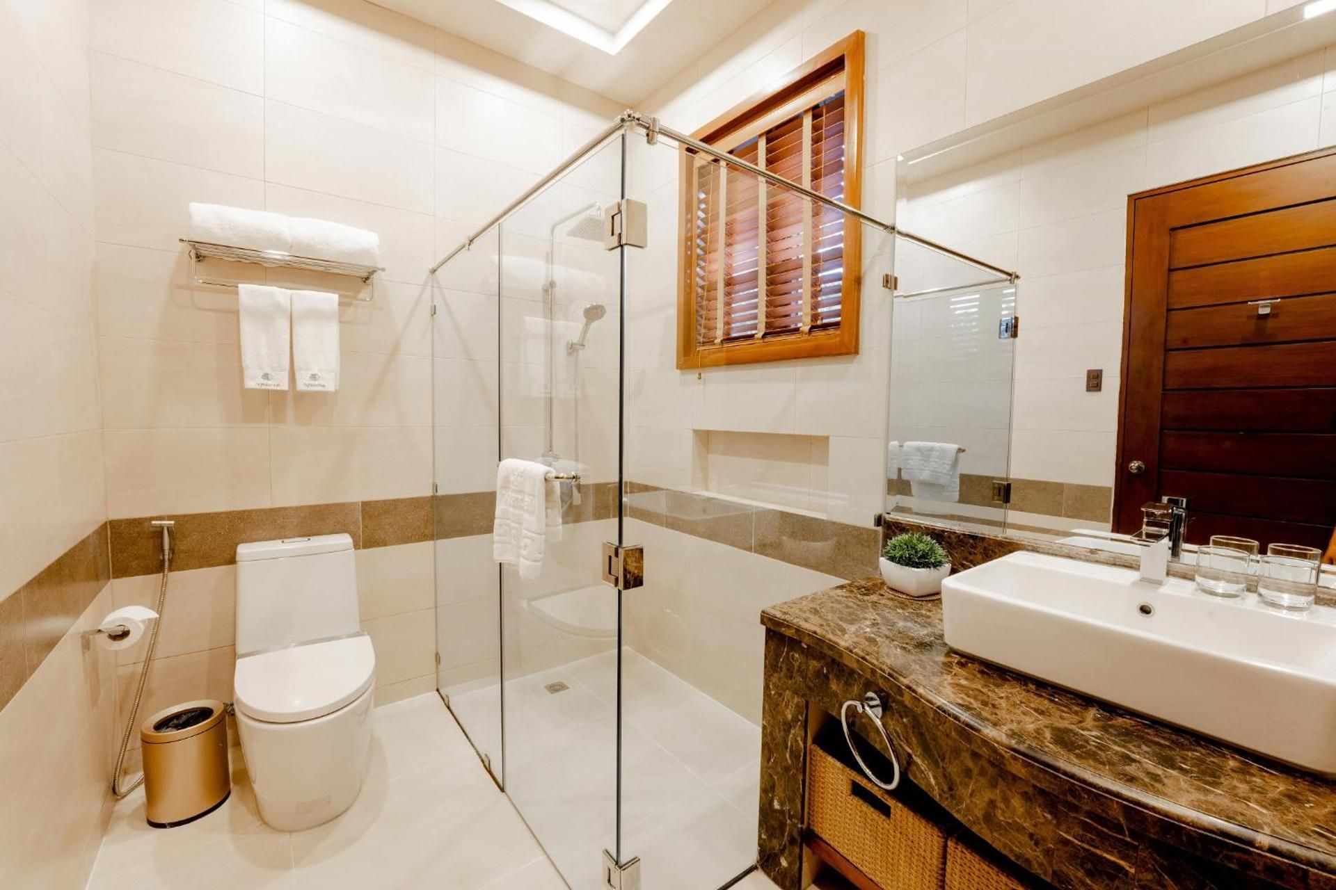 Deluxe Double or Twin Room with Pool Access
