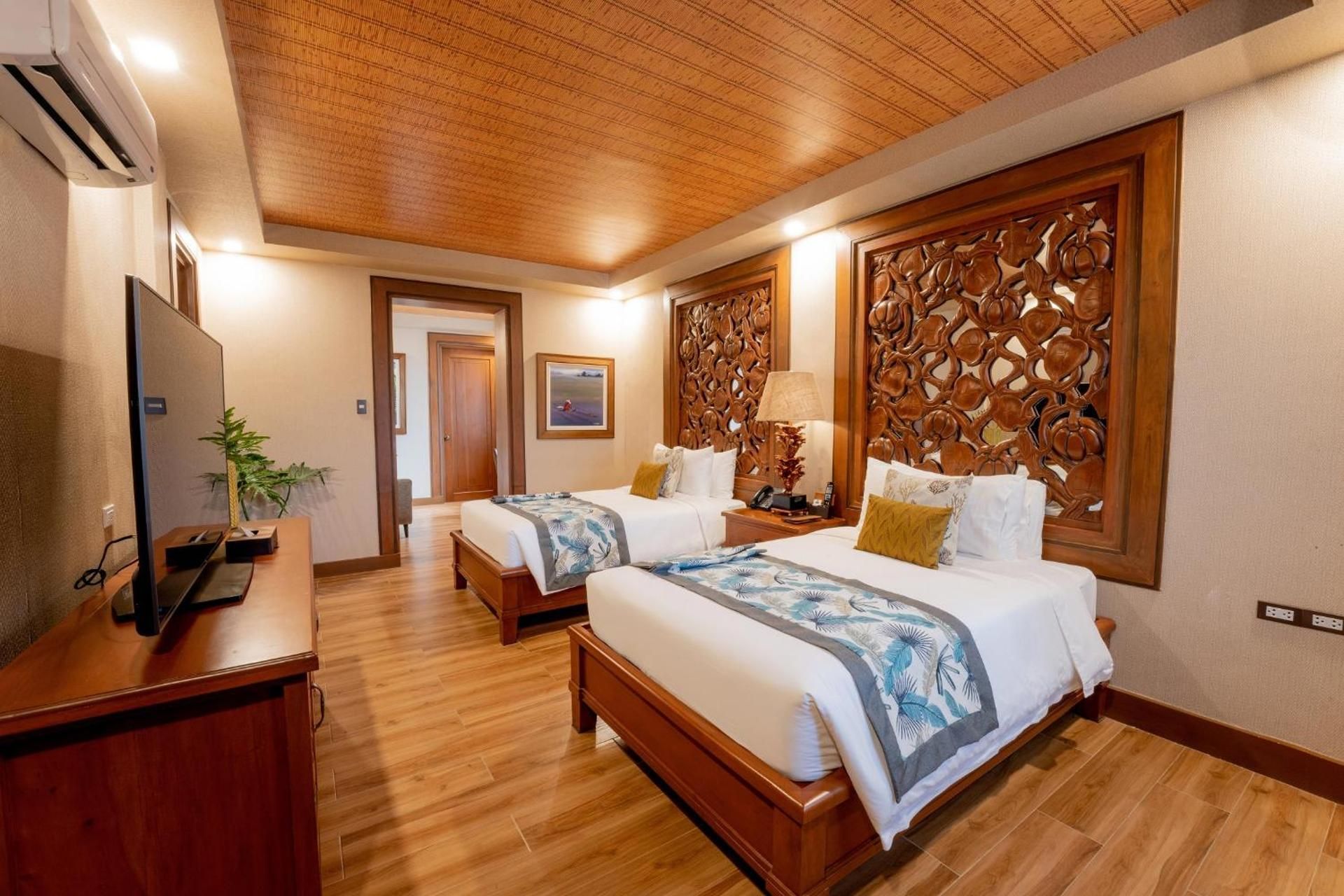 Deluxe Double or Twin Room with Mountain View