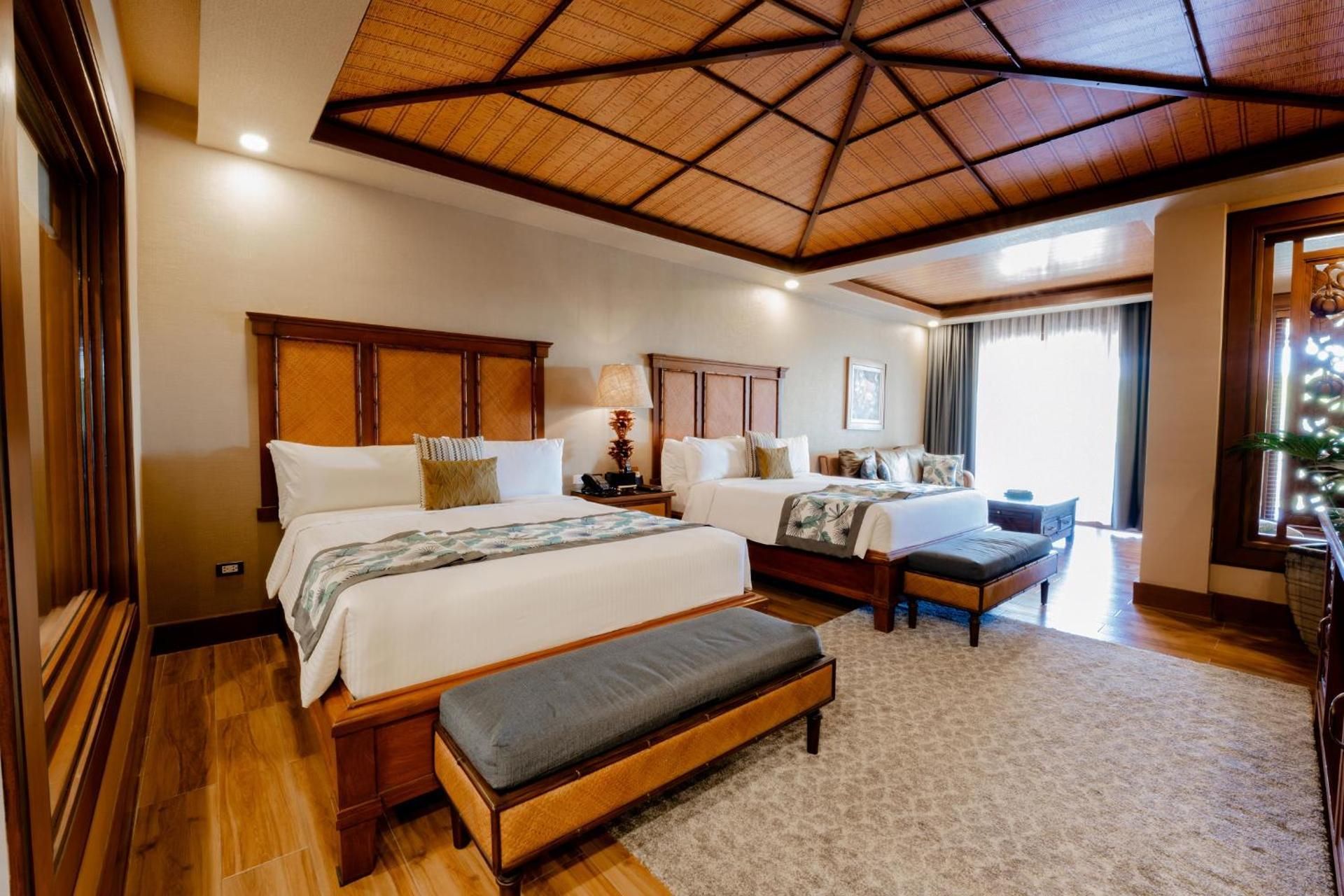 Suite with Mountain View