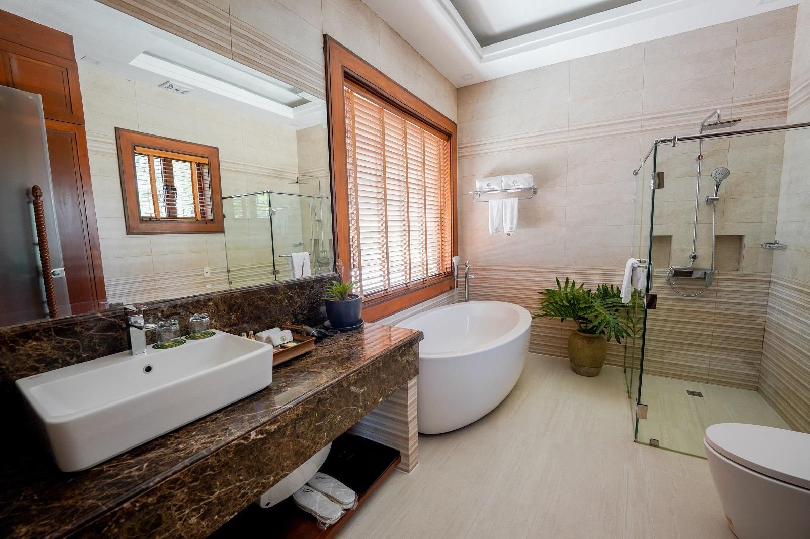 Honeymoon Suite with Private Outdoor Jacuzzi