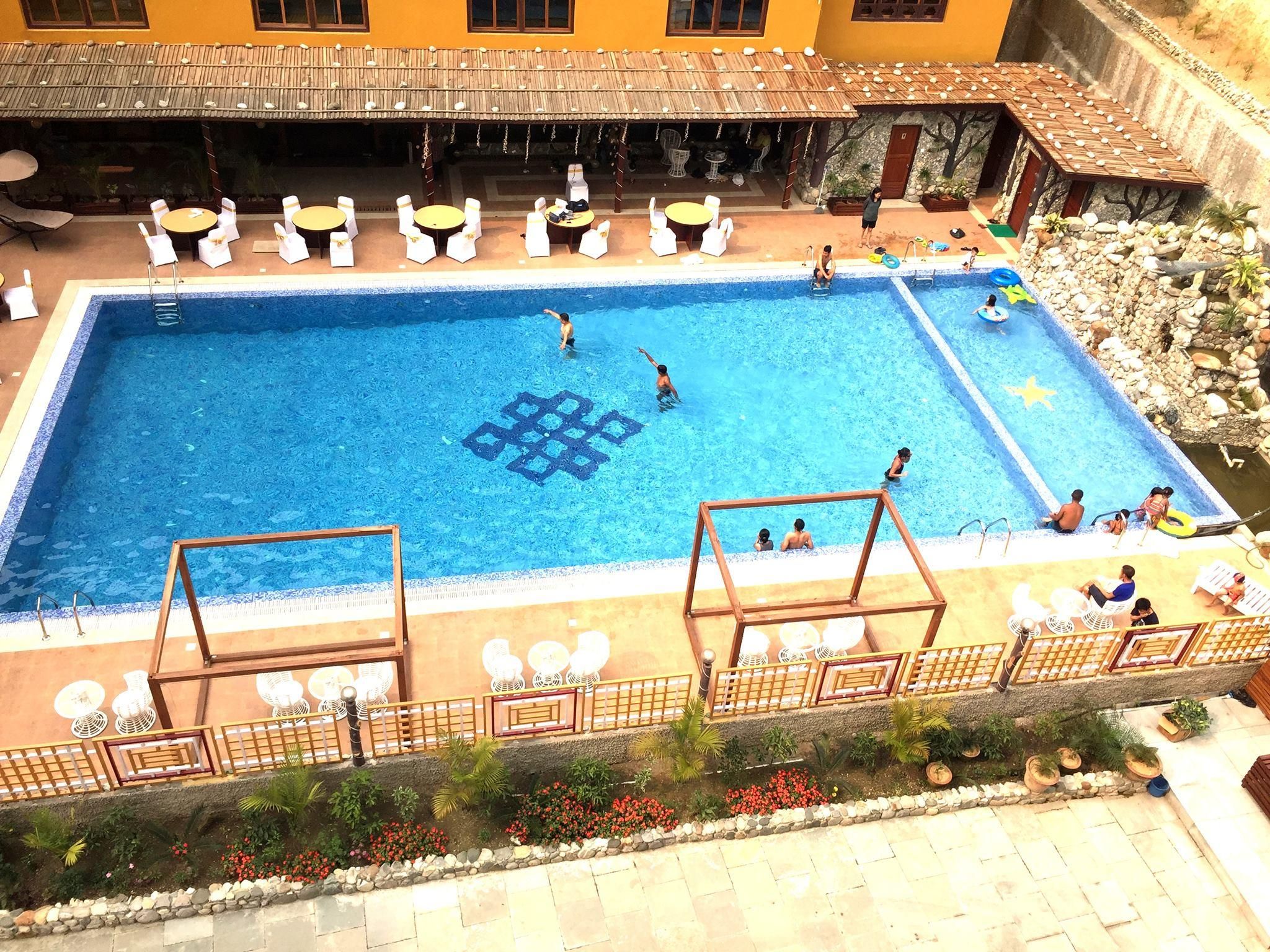swimming pool
