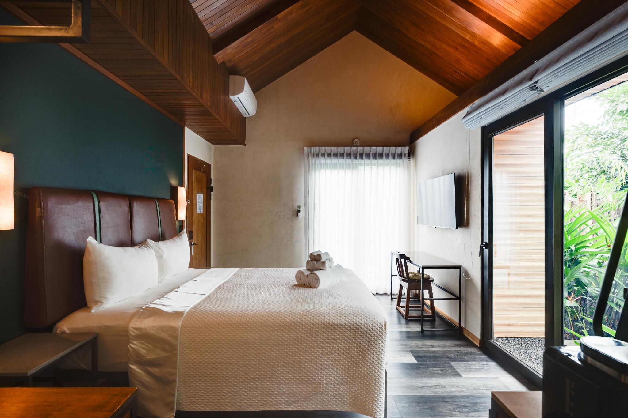 Tropical Deluxe Room