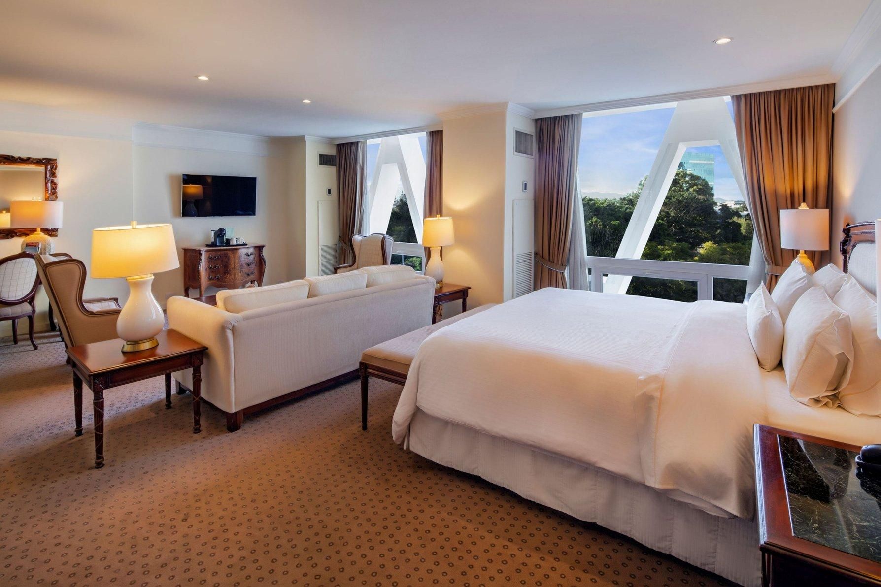 Westin Club, Executive Level, 1 Bedroom Junior Suite, 1 King, High Floor, Whirlpool