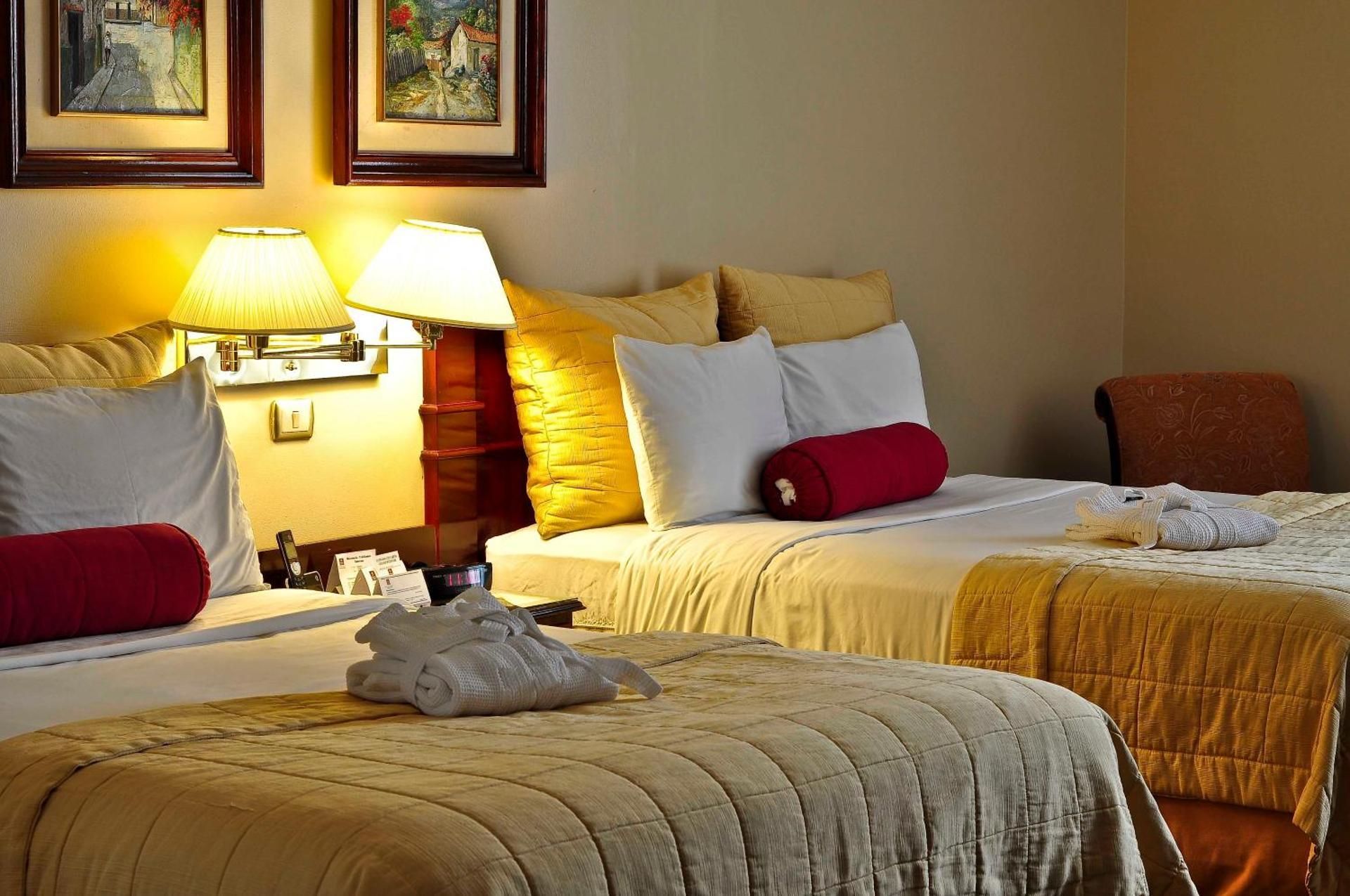 2 Queen Beds - Non-Smoking