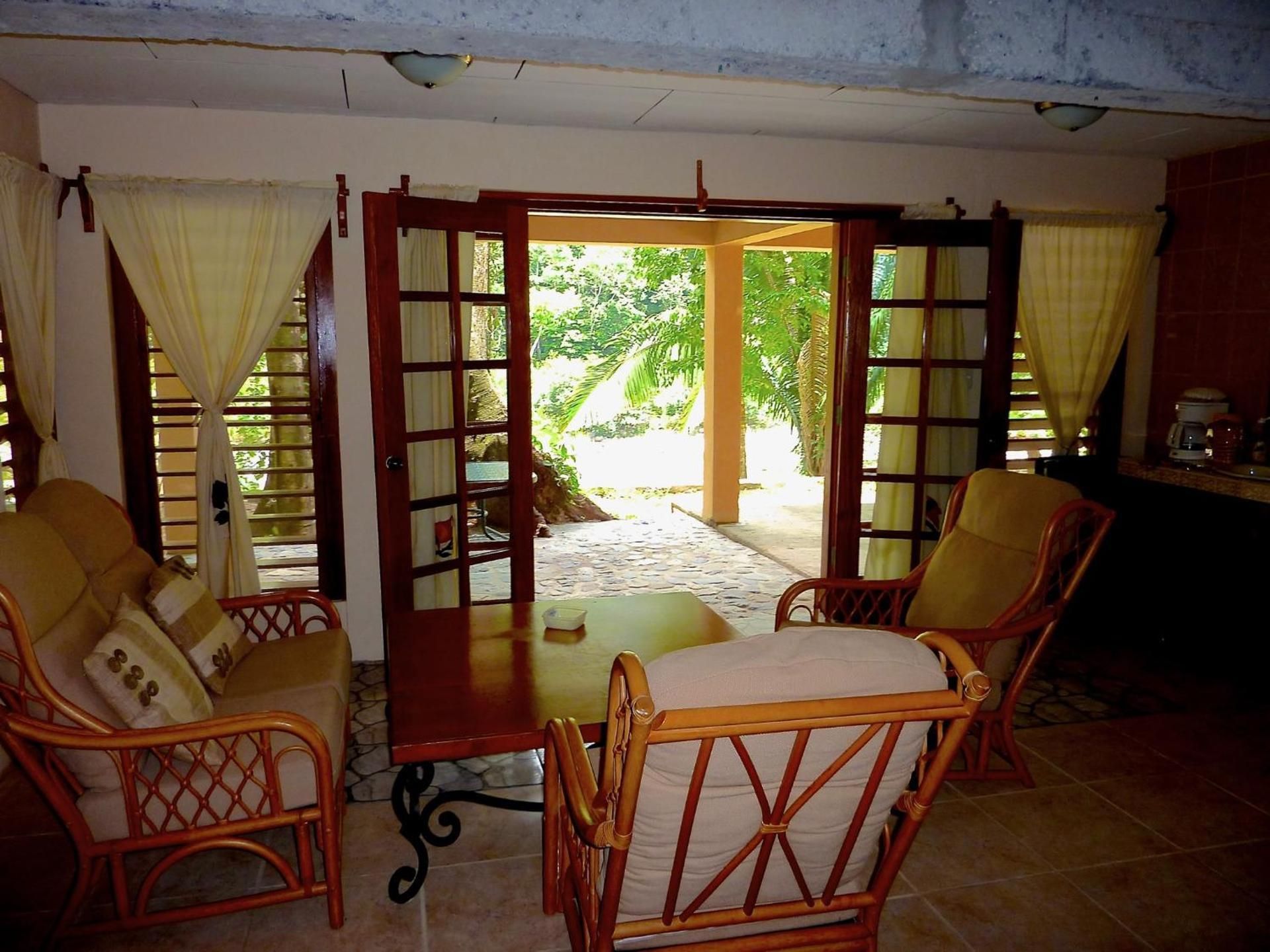 Deluxe Studio