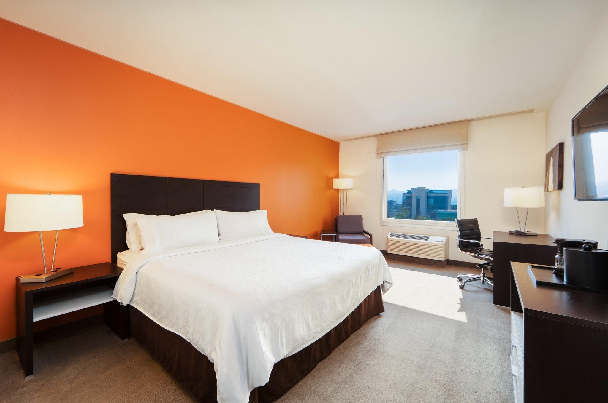 1 King Standard Top Floor