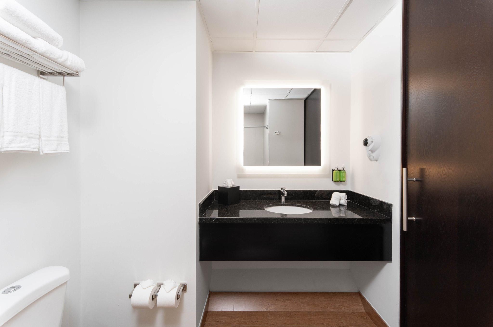 1 King Suite