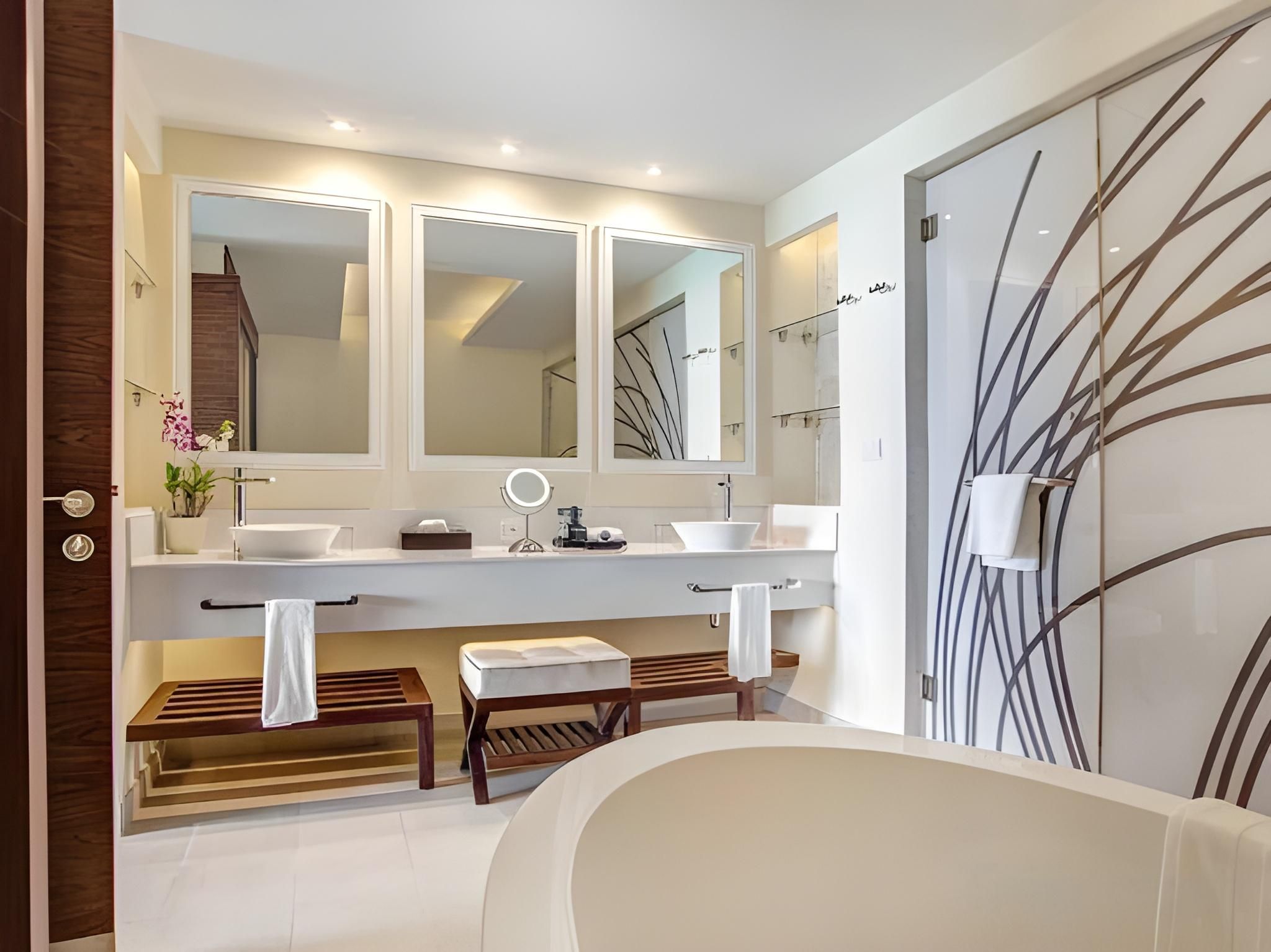 Luxury Presidential One Bedroom swim out Diamond Club