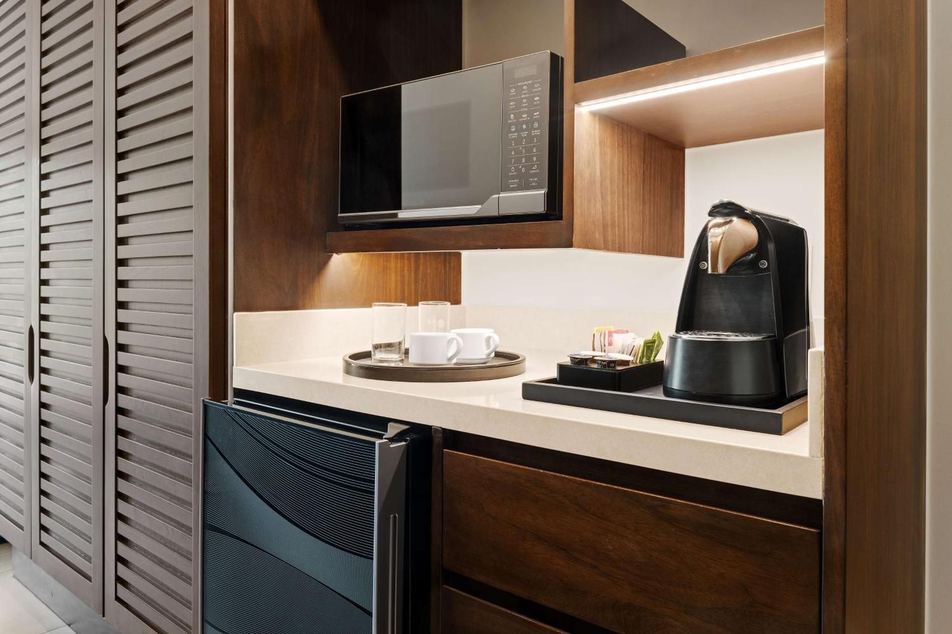 Botánika Osa Peninsula Costa Rica Resort, Curio Collection by Hilton 2 QUEEN BED GUEST ROOM WITH SEATING AREA 3