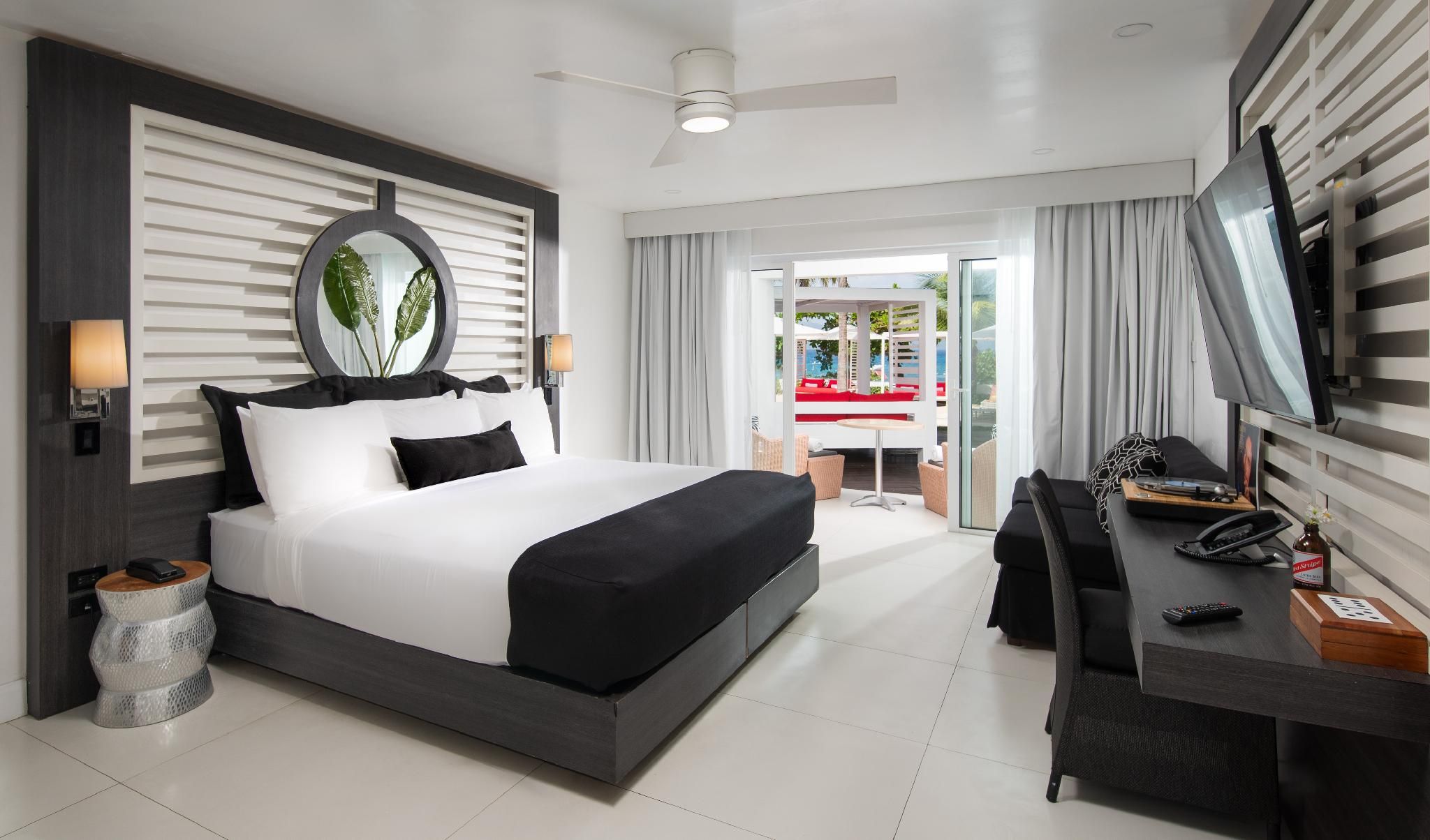 03 Junior Suite King with Cabana Ocean View