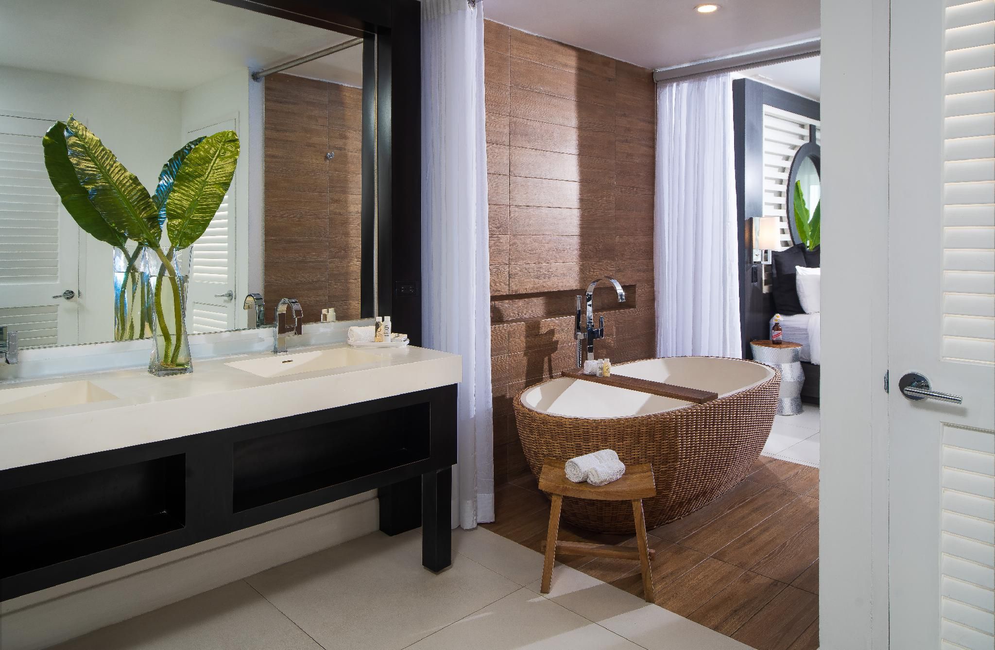 06 Sky Suite King Ocean View