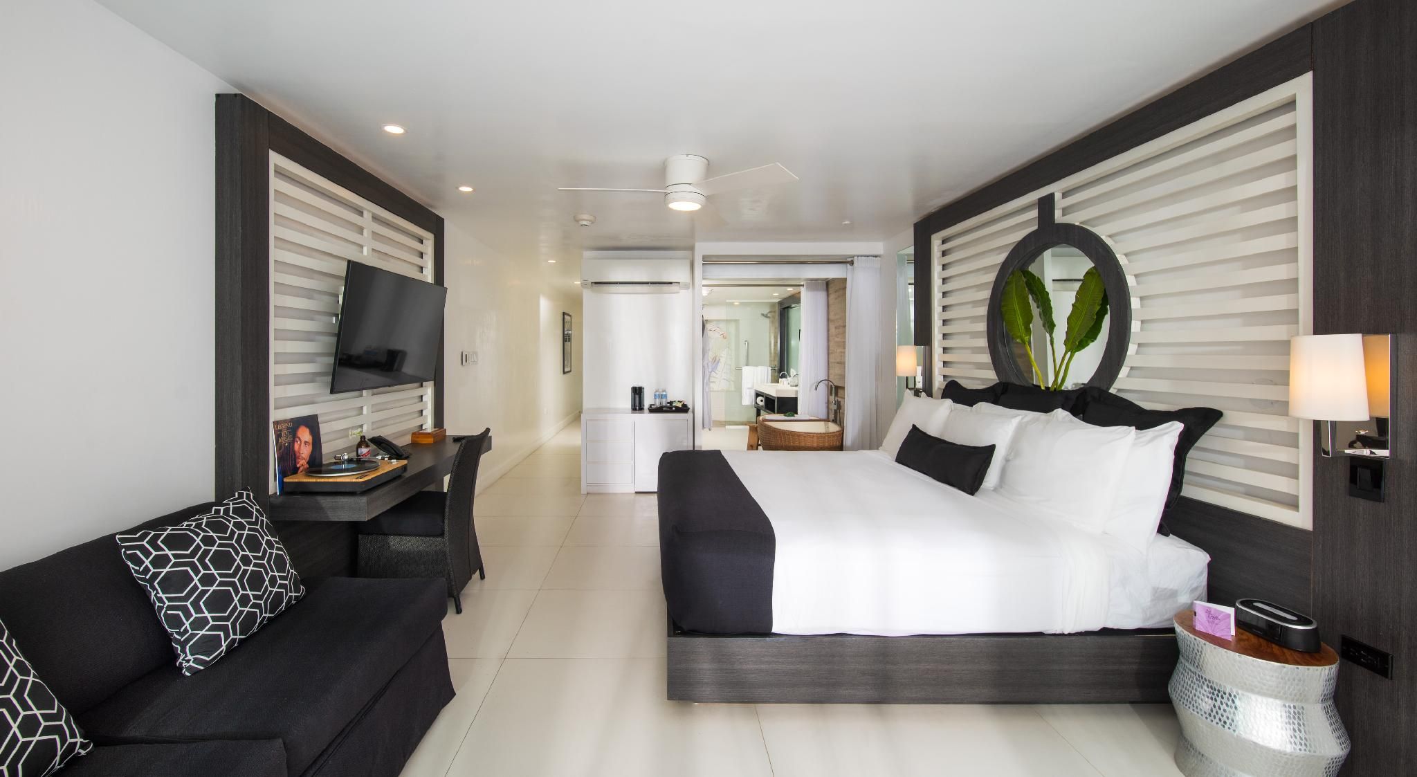 05 Junior Suite King Ocean View
