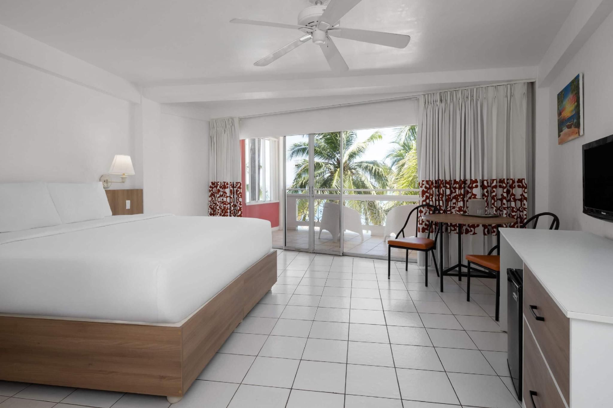 1 King Bed, Ocean View, Non-Smoking