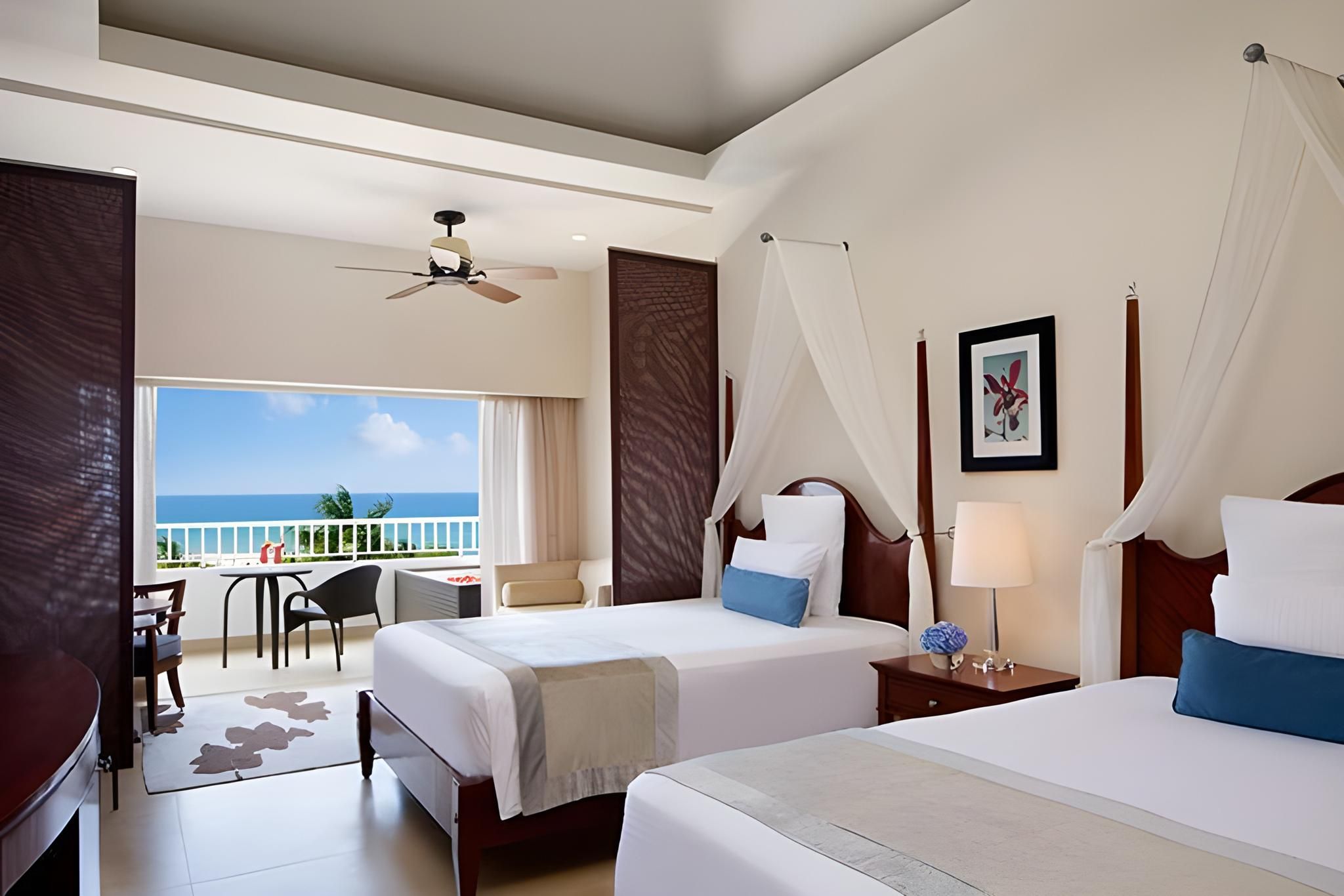 Preferred Club Junior Suite Swim Out - All Inclusive