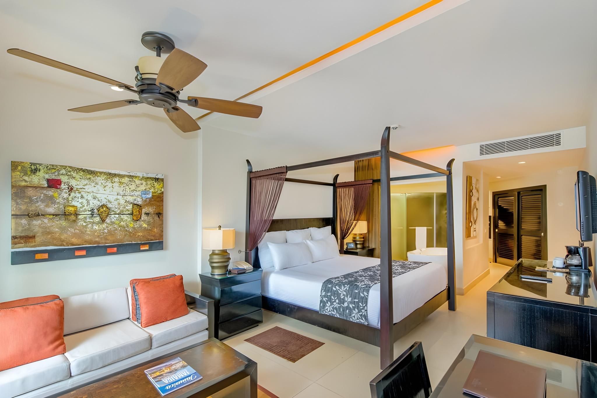 Junior Suite Ocean View 1 King Non Smkng - All Inclusive
