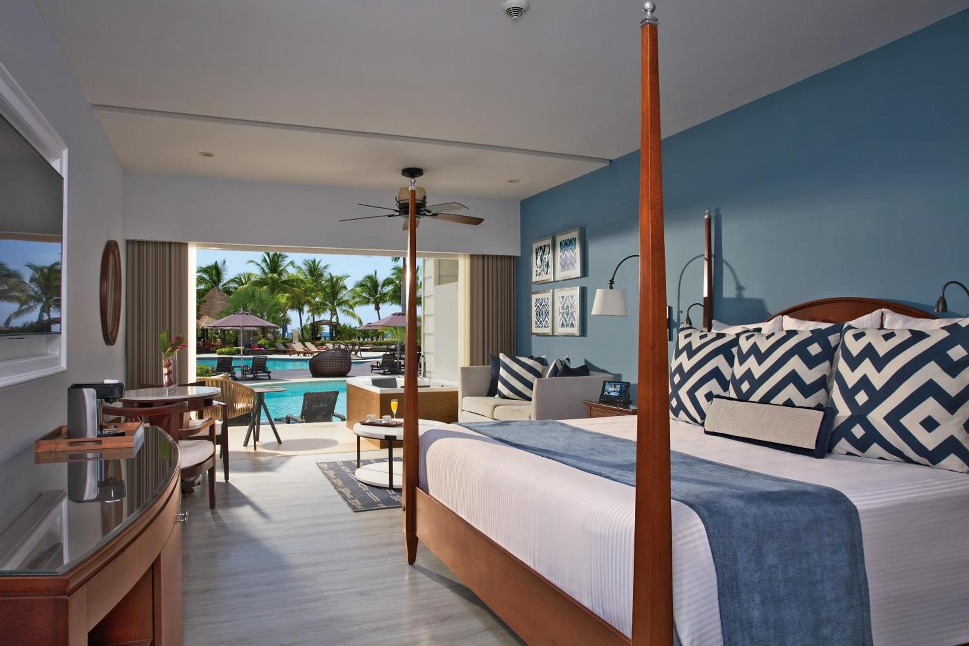 King Preferred Club Junior Suite Swim Out - All Inclusive