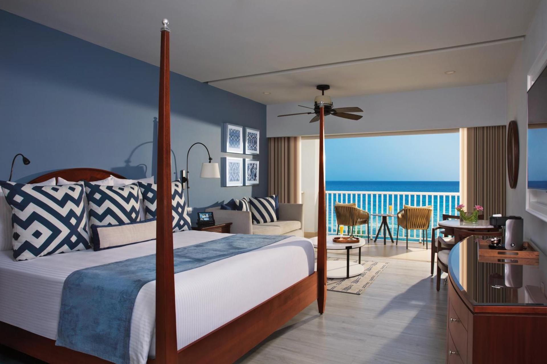 1 King Bed Junior Suite Ocean View - All Inclusive