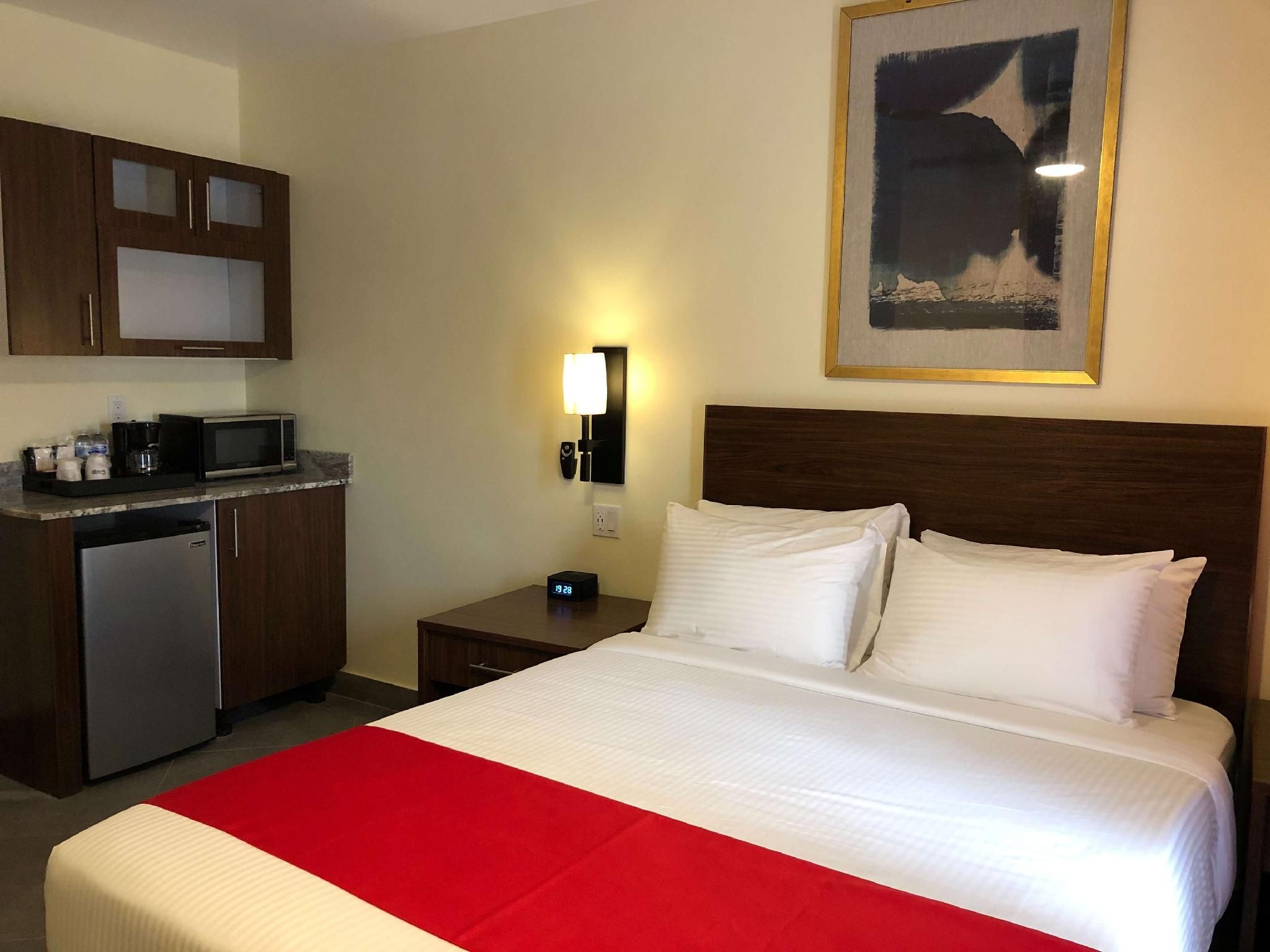 The Lodgings SureStay Collection by Best Western 1 Queen Bed, Nonsmoking, Sofabed, Interior Corridor, Walk-in Shower