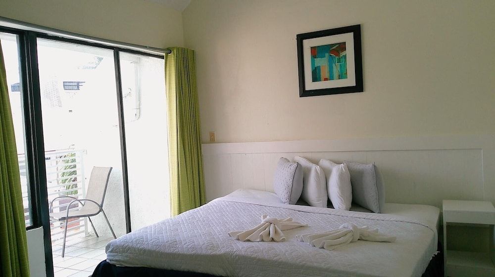 The Island Garden Hotel Basic Room, Pool View 3