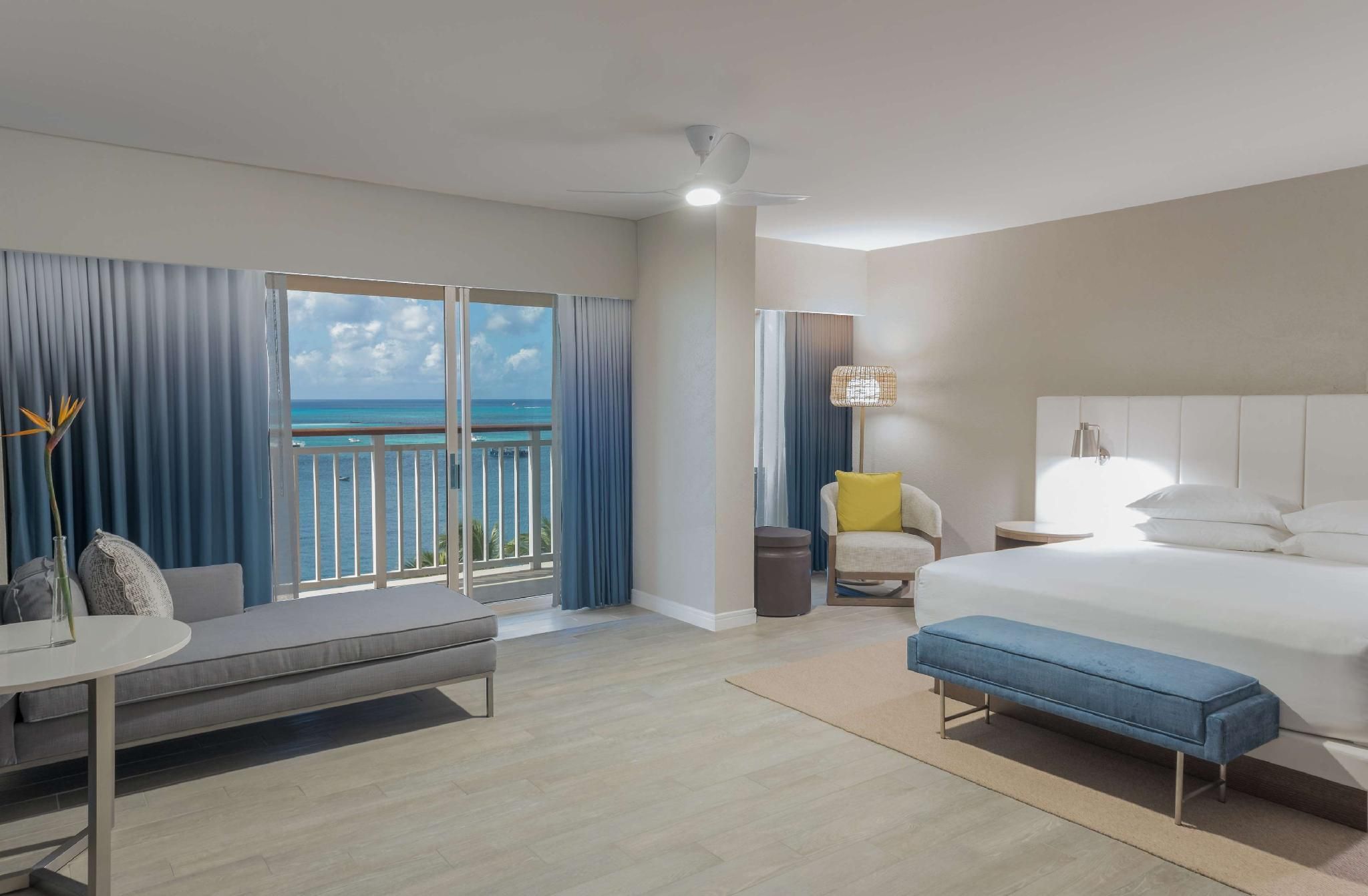 1 King Oceanfront Sunset Studio With Balcony