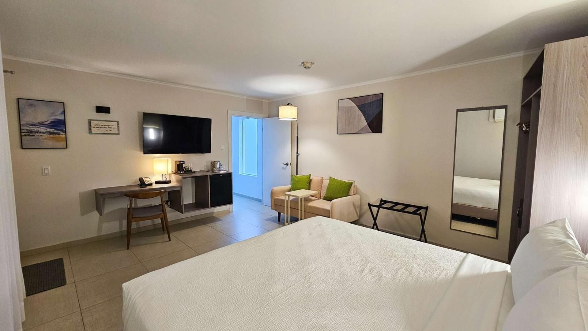 King Room with Roll-In Shower and Pool View - Disability Access