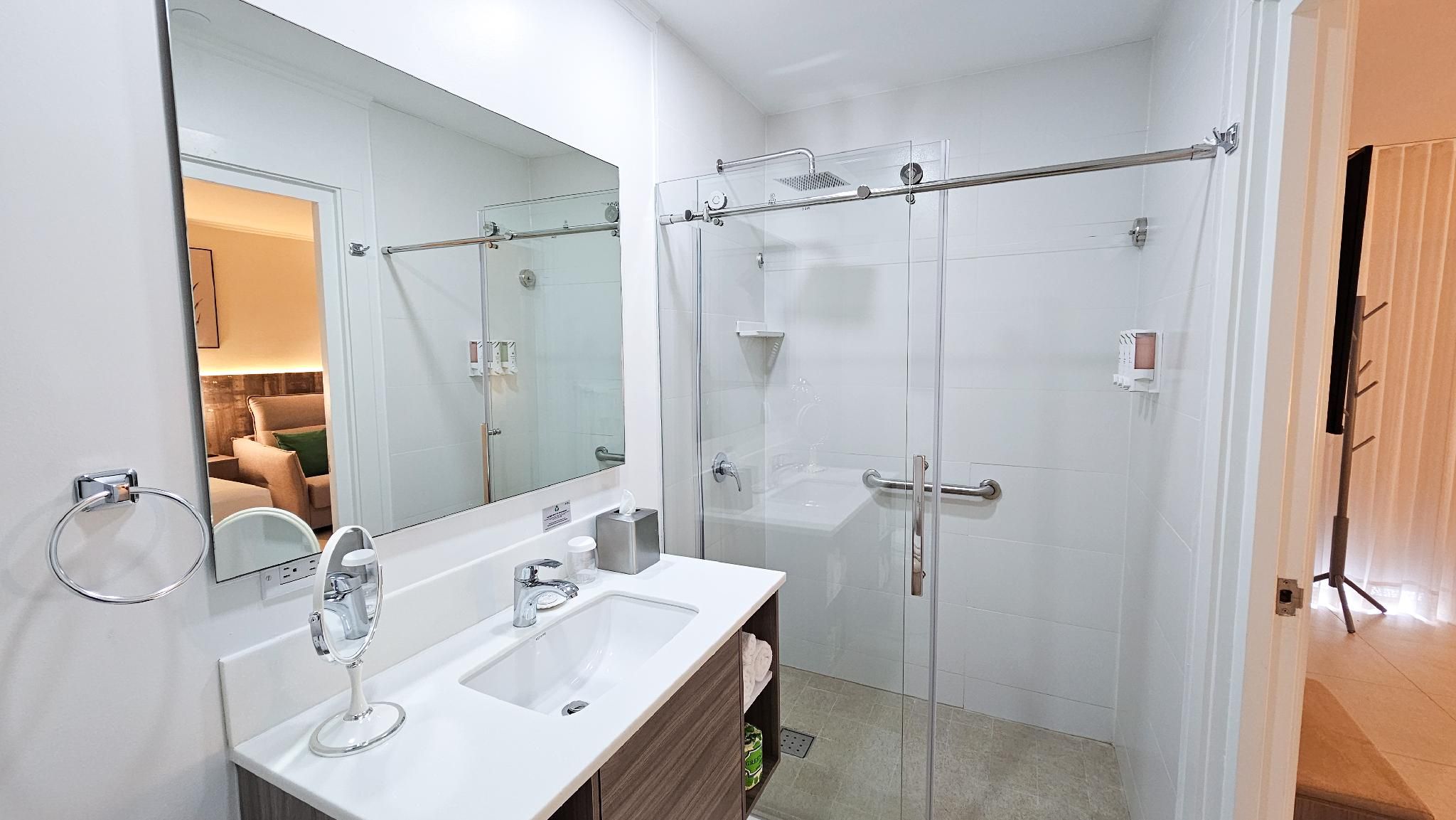1 King Bed, Non-smoking, Deluxe Room, Cabana, Sofabed, Adults Only, Mini Fridge, Full Breakfast