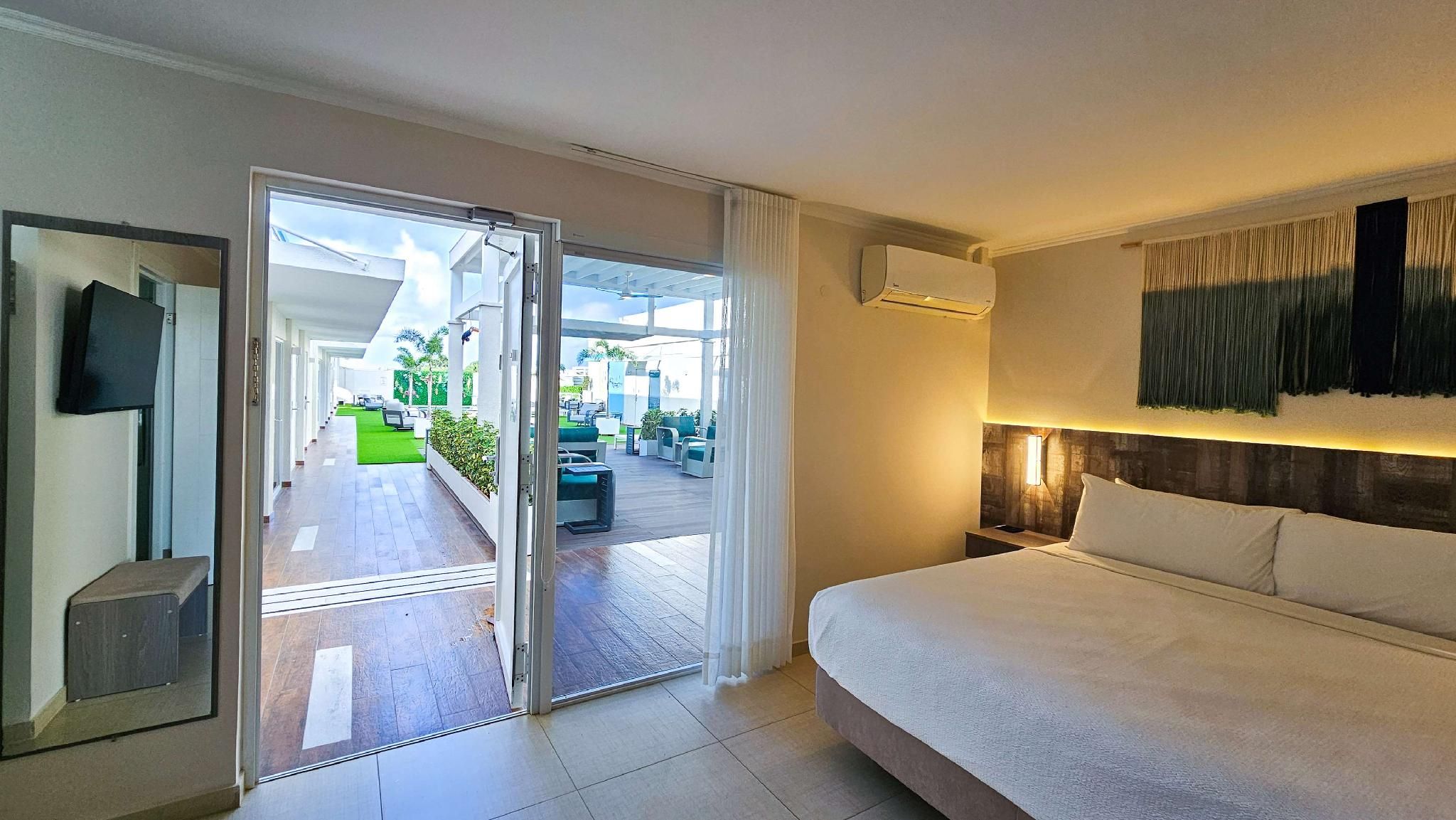 1 King Bed, Non-smoking, Work Desk, Sofa, Black Out Shades, Adults Only, Mini Fridge, Full Breakfast