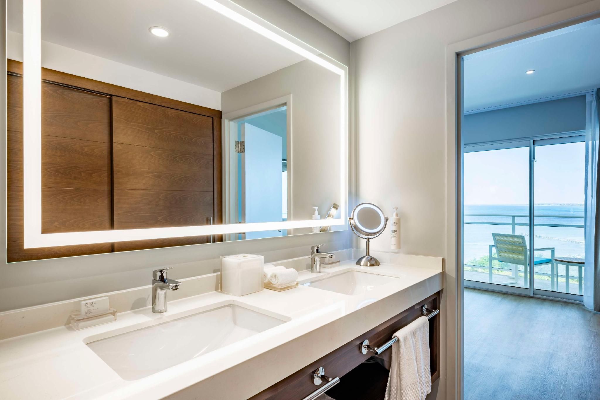 Embassy Suites by Hilton Aruba Resort OCEANFRONT 1 KING GRAND PERGOLA MASTER SUITE 2