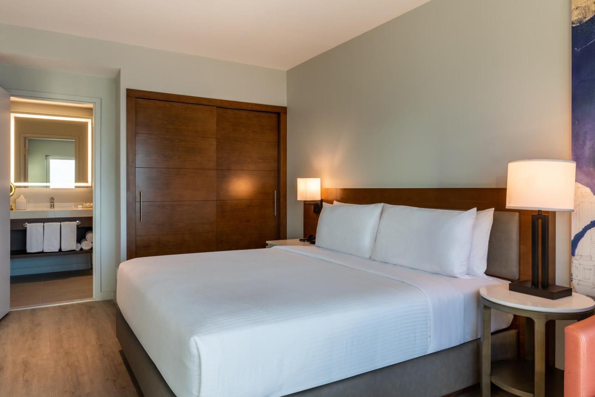 1 King Bed 1 Bedroom Suite - Partial Ocean Vw