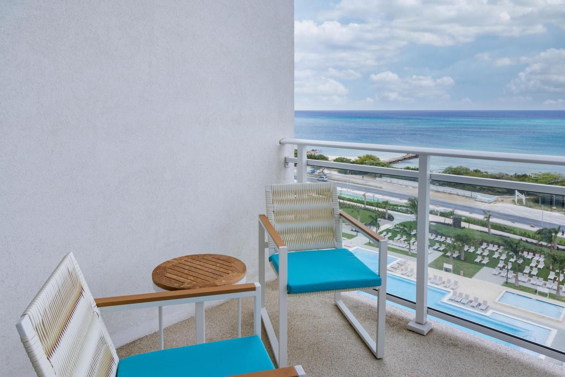 1 King Bed 1 Bedroom Suite - Partial Ocean Vw