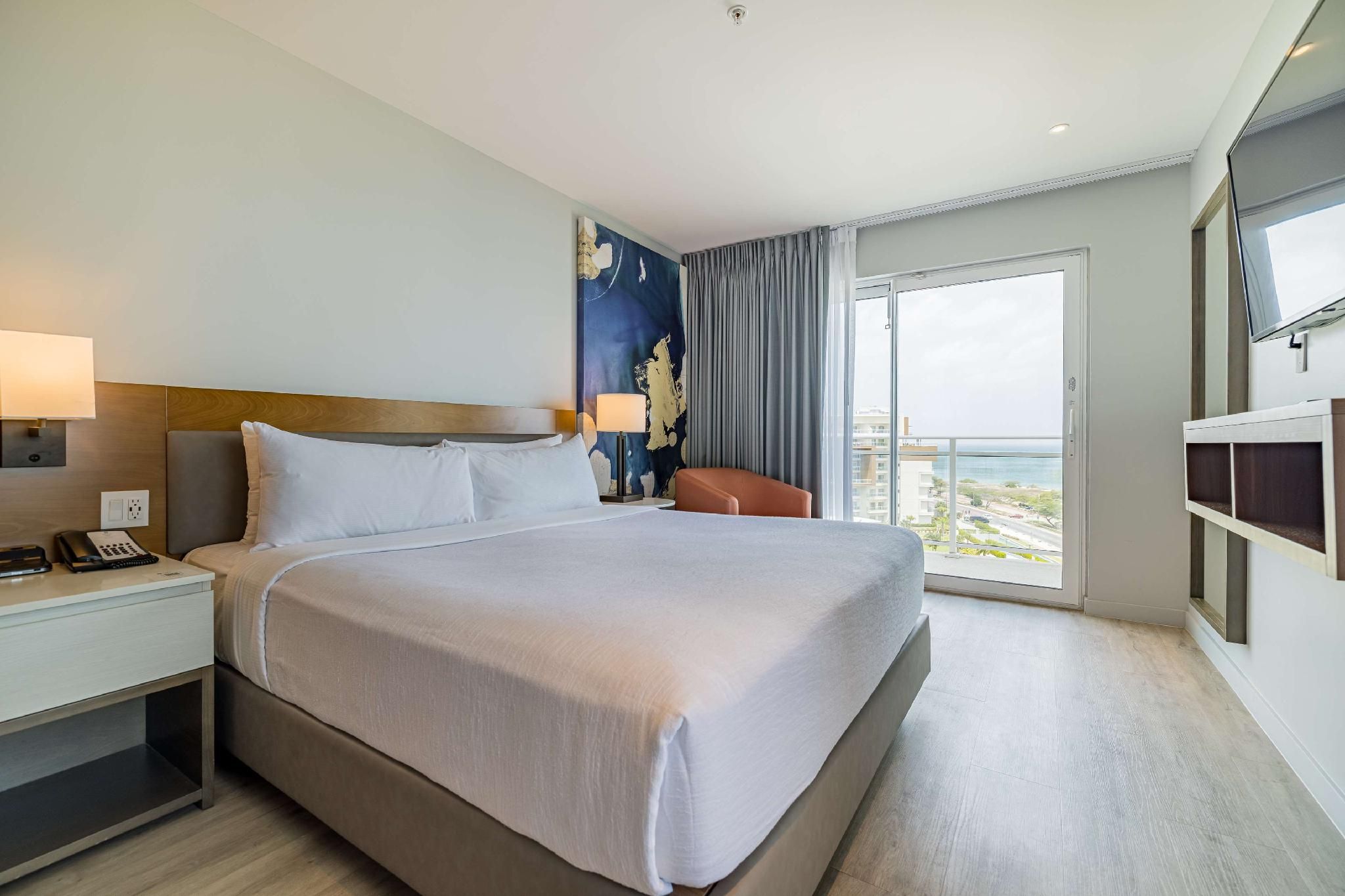 OCEANFRONT 1 KING BED PERGOLA SUITE - BALCONY