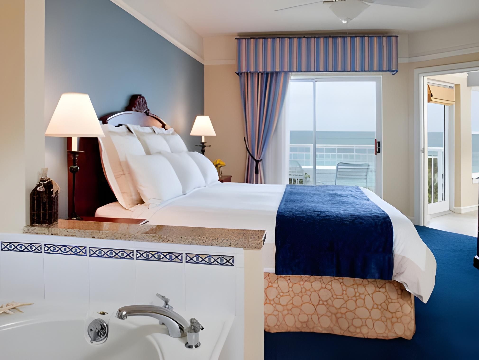 Guest room, Queen, Sofa bed, Oceanside, Balcony