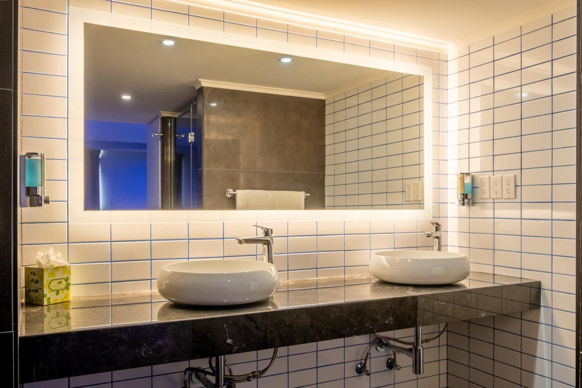 TRYP by Wyndham Aruba Premier King Suite 2