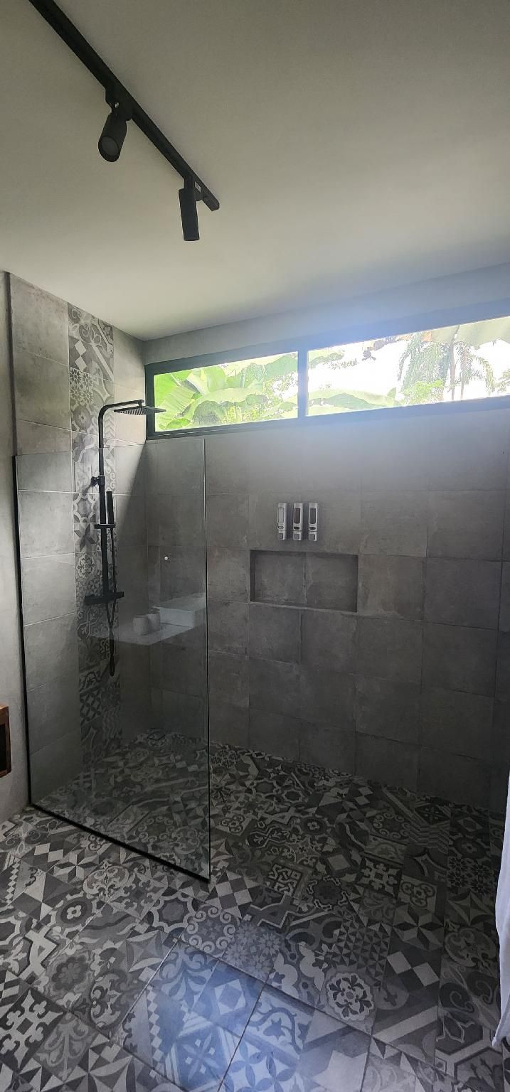 Hotel Evasion Club King Bed 2