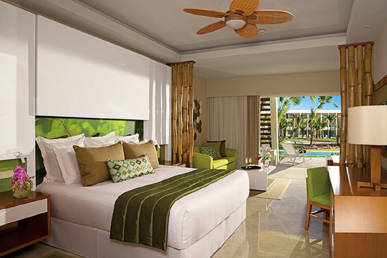 Junior Suite Swim-Up King
