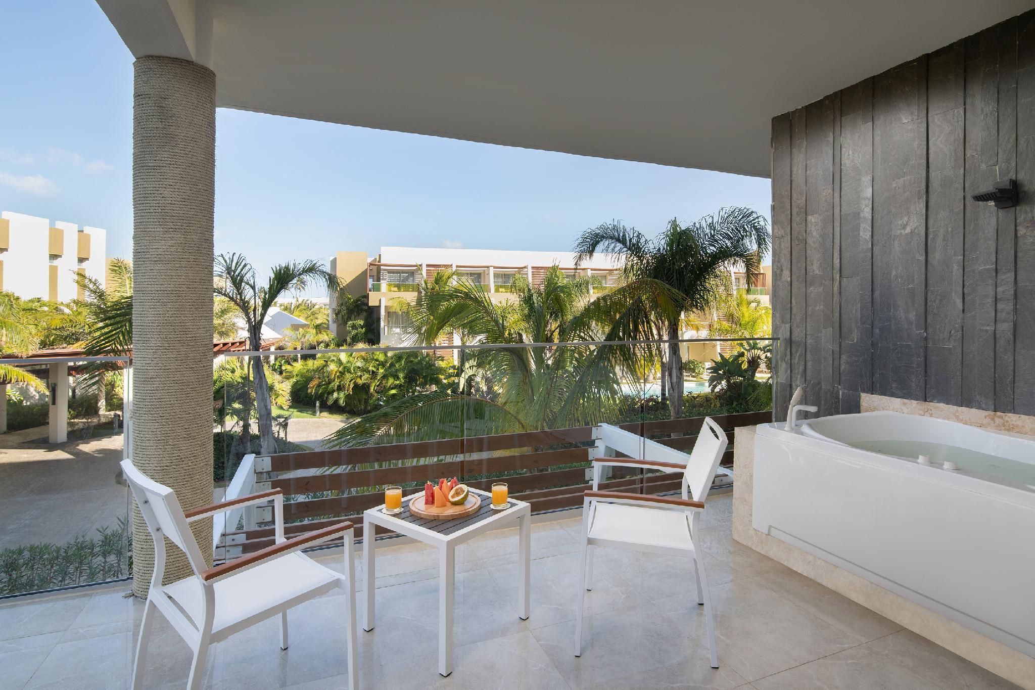 Premium Junior Suite Tropical View King