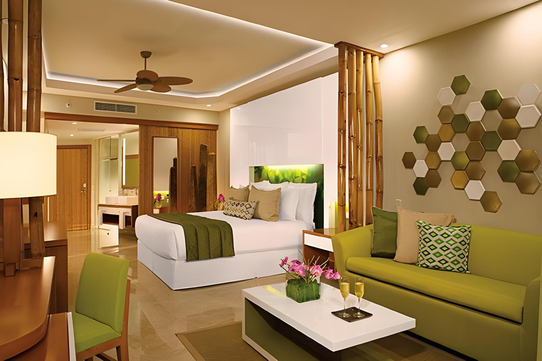 Junior Suite Swim-Up King