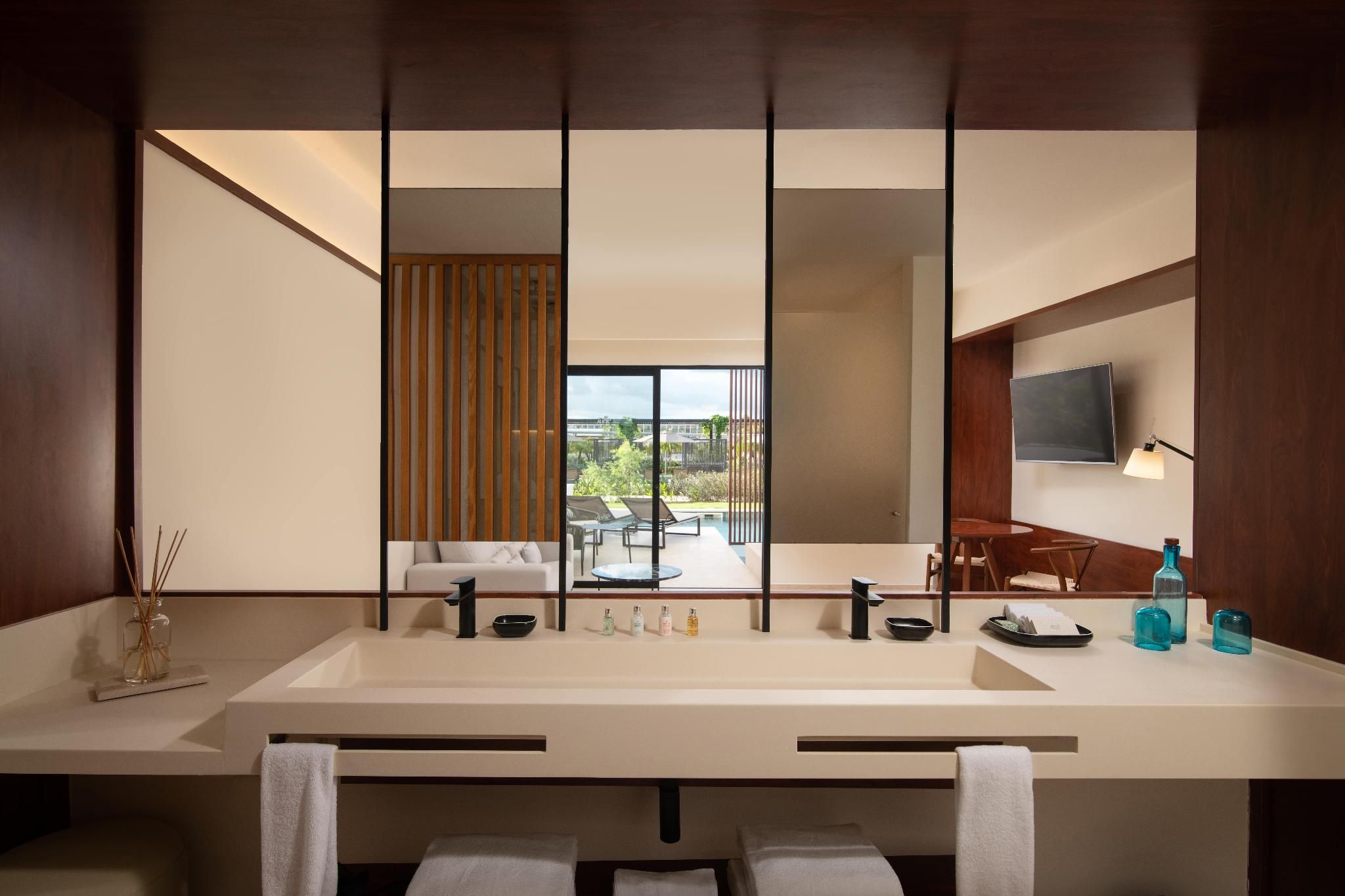 Honeymoon Suite
