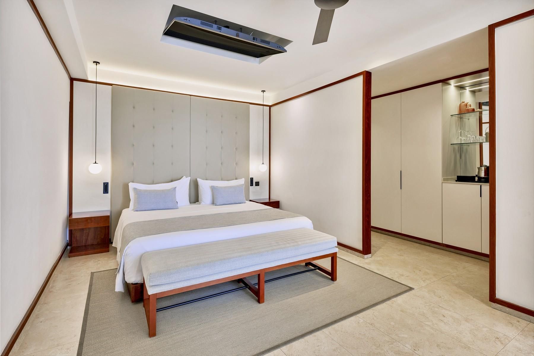 Ocean View Suite with Bathtub