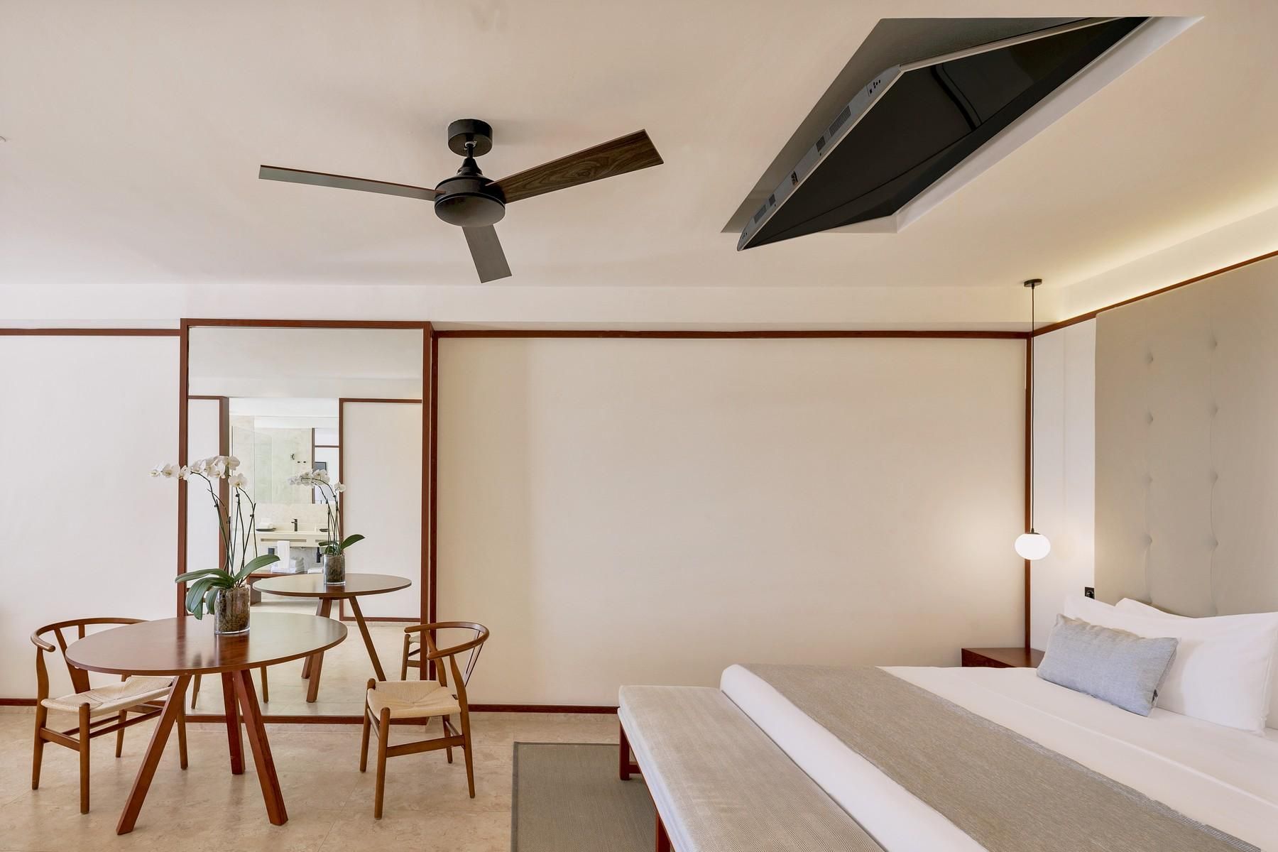 Ocean View Suite with Bathtub