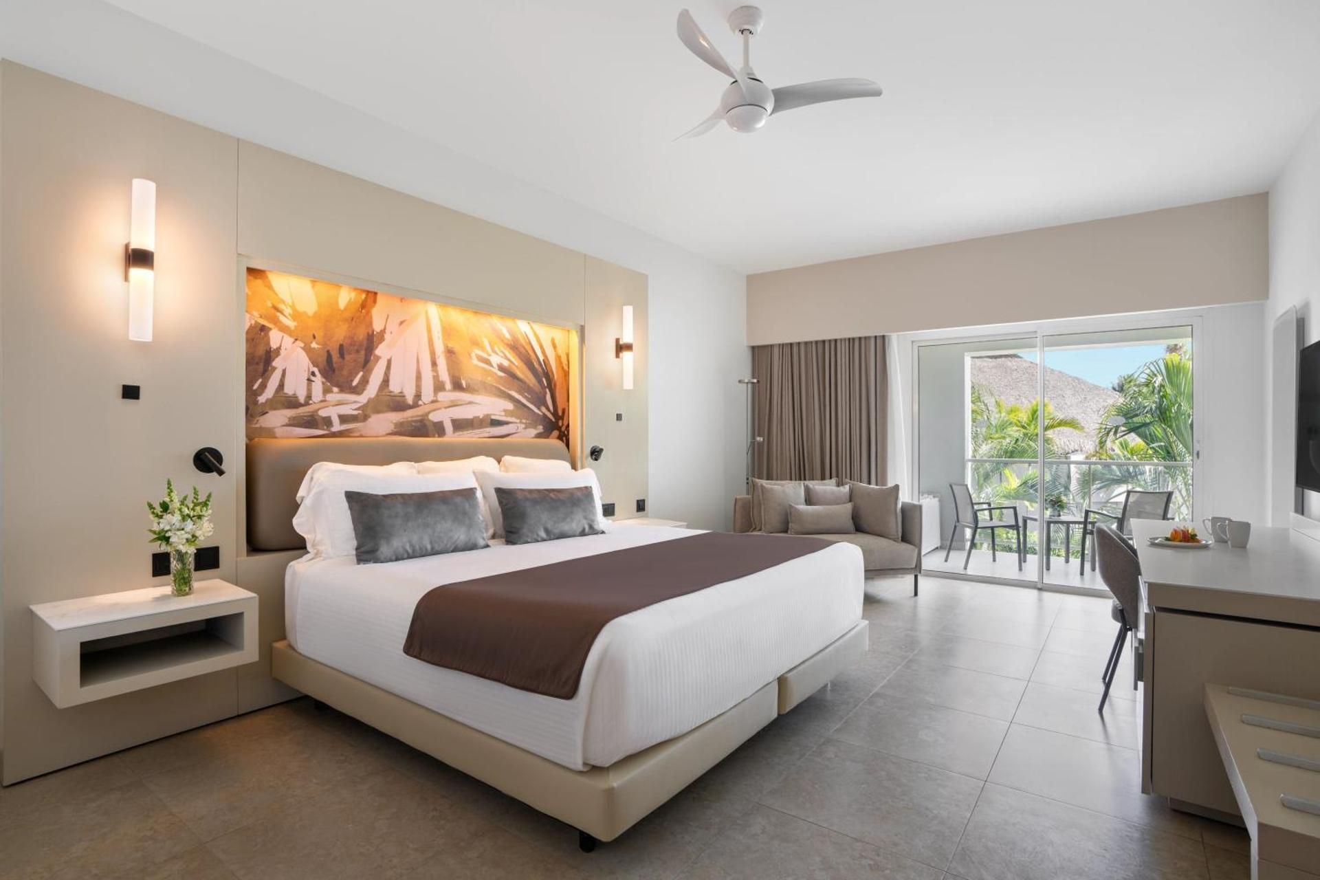 Xhale Club Junior Suite Tropical View King