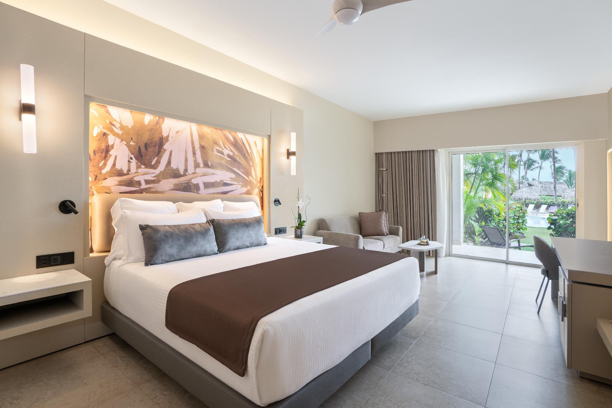 Xhale Club Junior Suite Pool View King - All Inclusive
