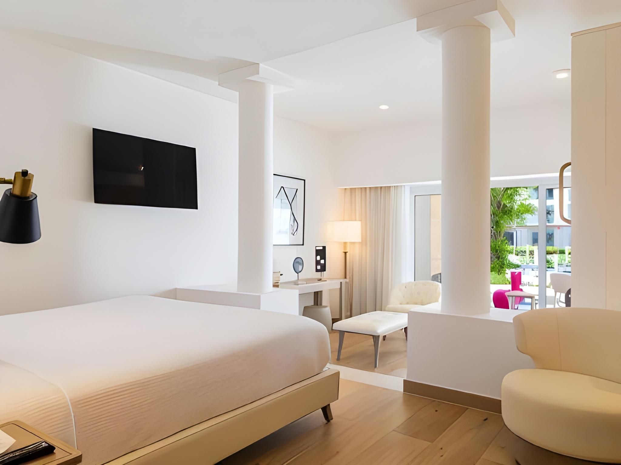 Family Club Jr Suite Swimout (2 adults + 3 children)