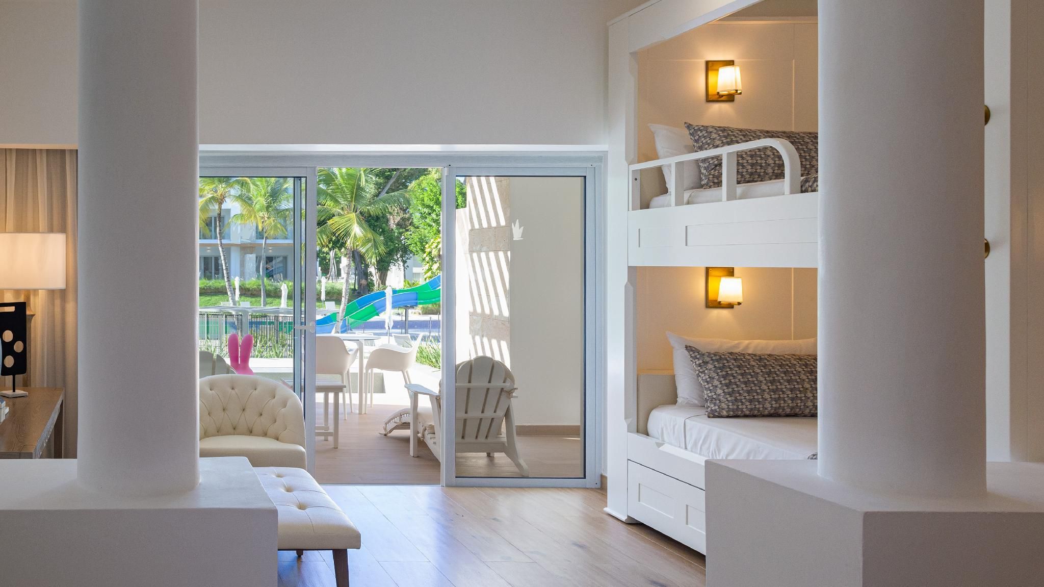 Family Pool Floor Suite