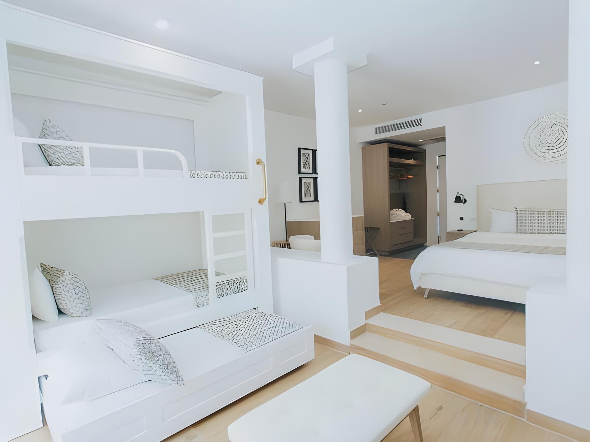 Family Club Jr Suite (2 adults + 3 children)