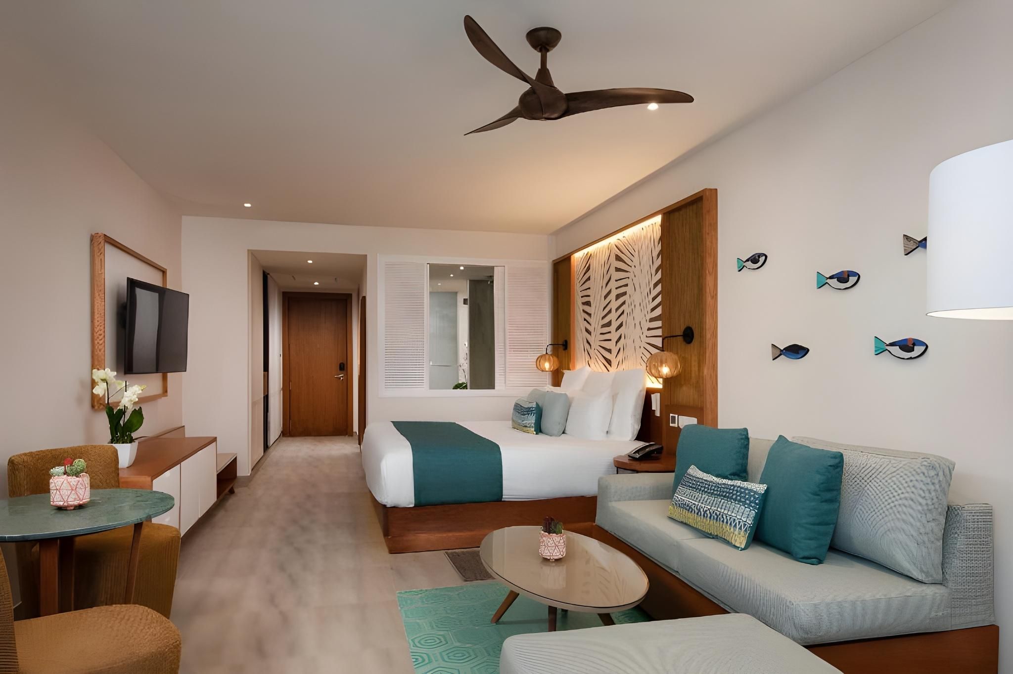 Preferred Club Junior Suite Partial Ocean View King