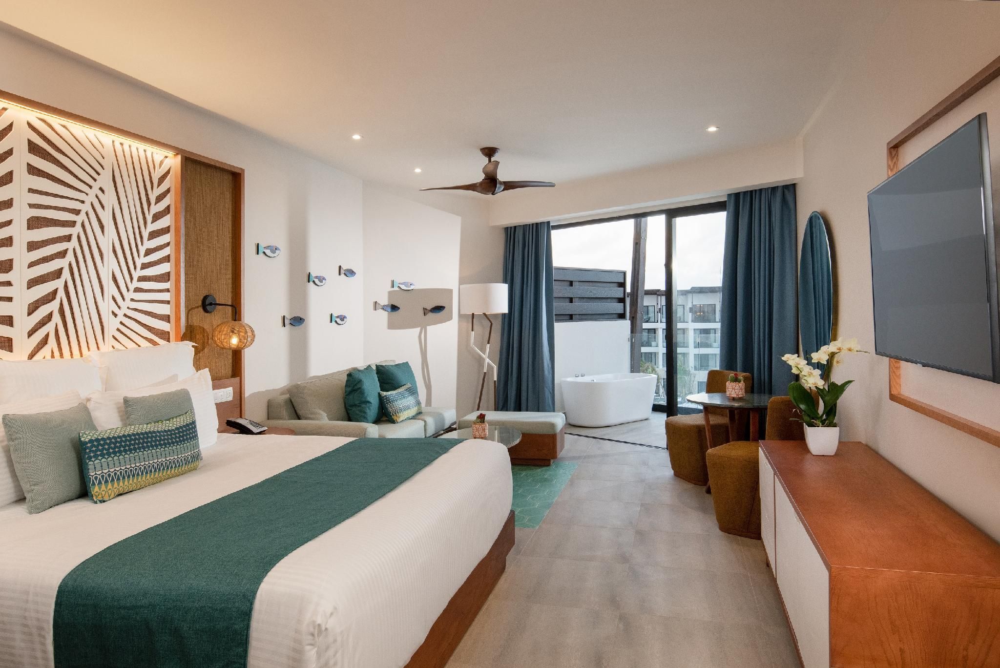 Preferred Club Junior Suite Tropical View King