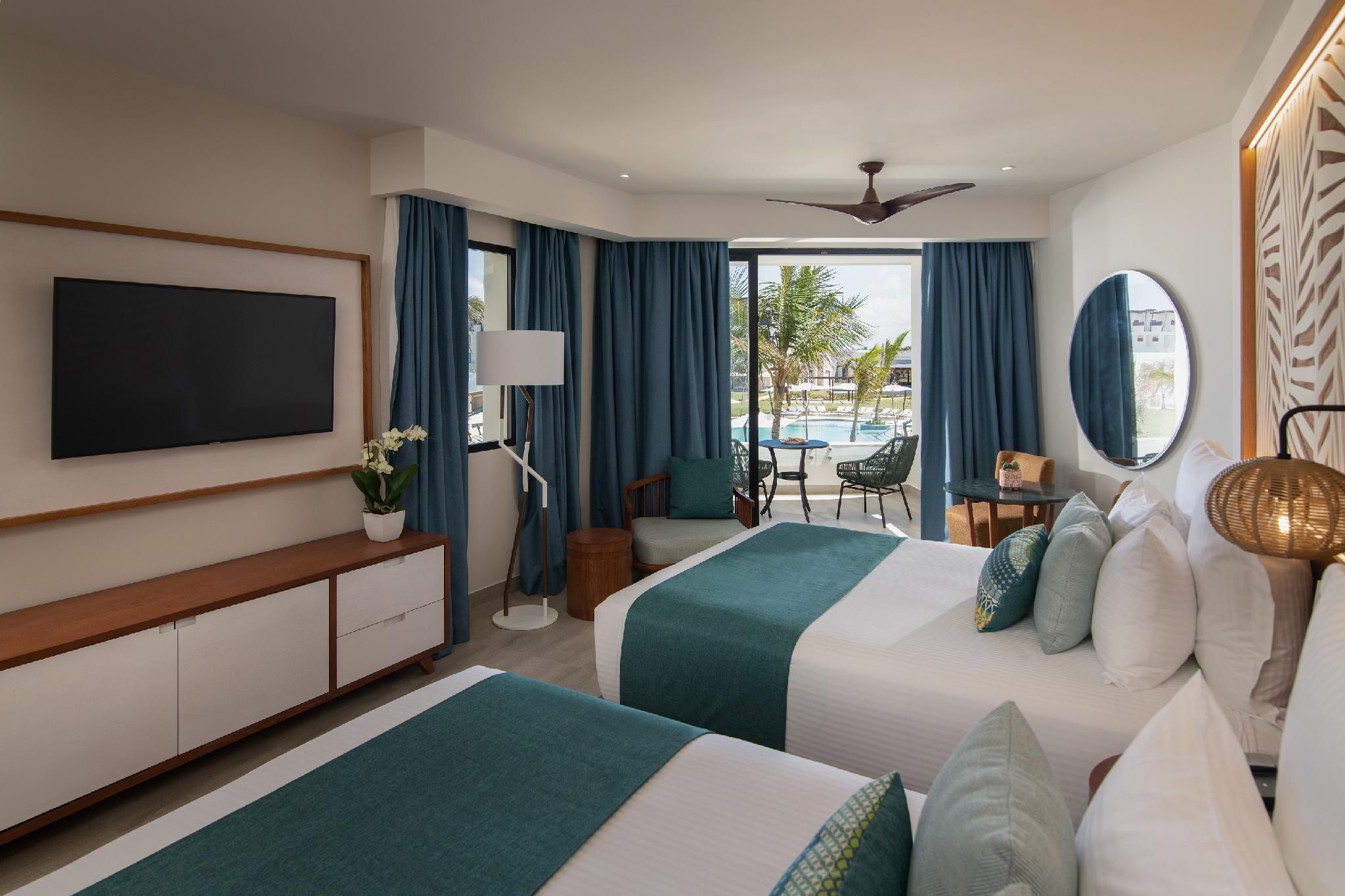 Junior Suite Pool View Double
