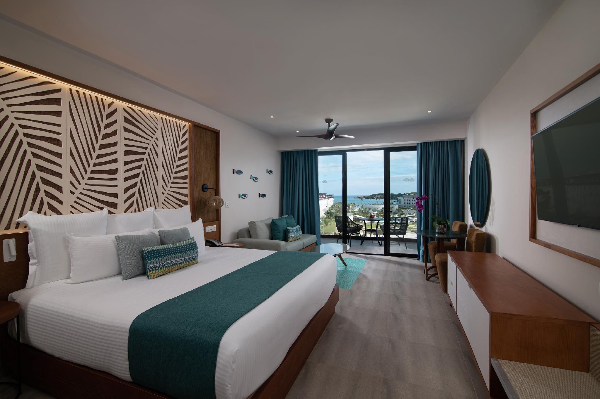 Preferred Club Junior Suite Partial Ocean View King