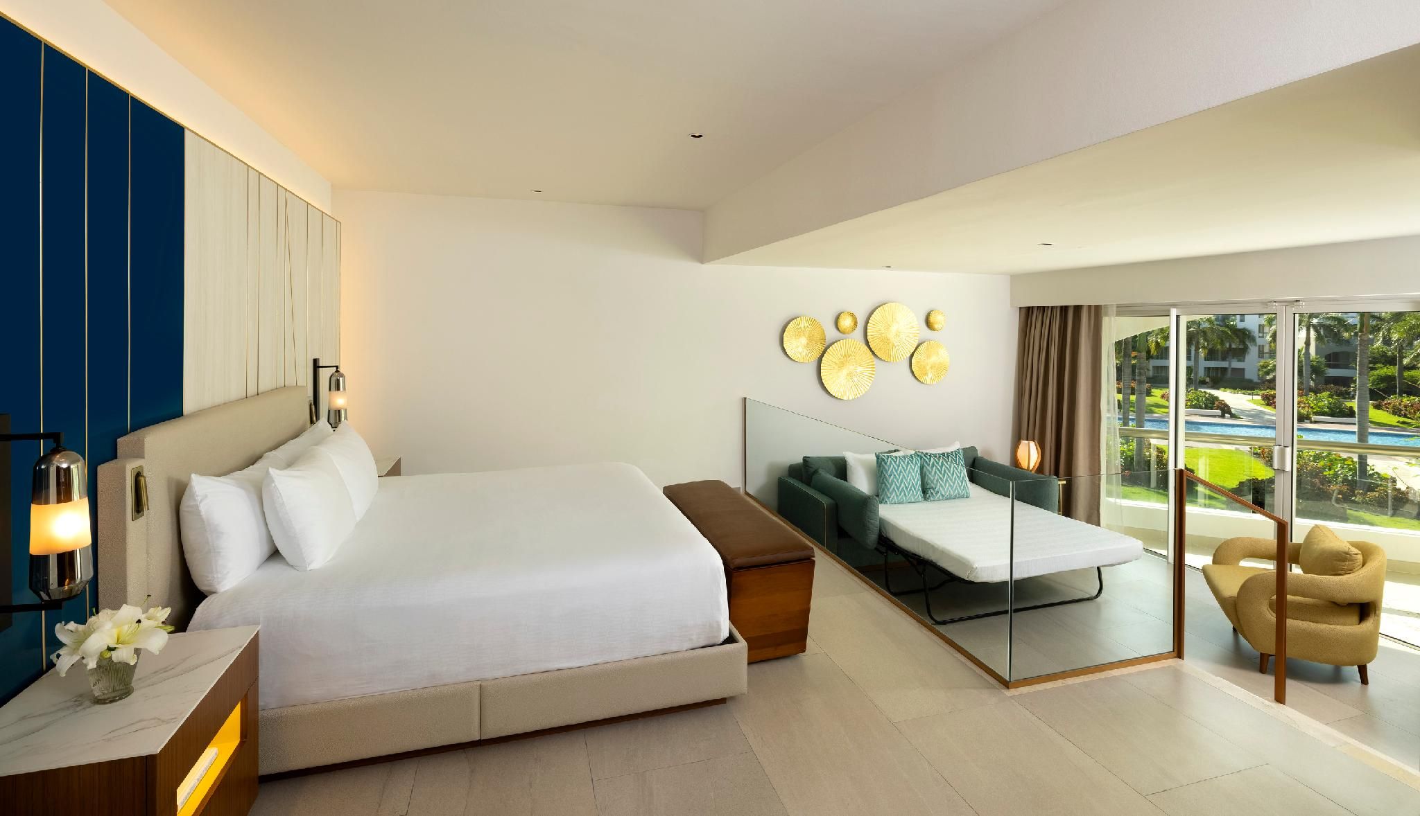 Deluxe Suite King Bed & Sofa Bed